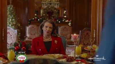 - Oh, good morning, son.
How handsome you look. - A Royal Queens Christmas