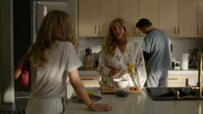 - Oh.
- Good morning. Sunshine. - Dirty John