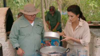 Oh, my gosh,
I love beans, - Eva Longoria: Searching for Mexico