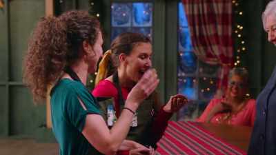 - Oh, my gosh, it's Santa!
Thank you so much. - Baking It