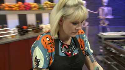Oh, my gosh. Okay. [groans] - Halloween Cookie Challenge