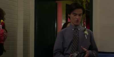 - Oh, my gosh. Okay, I'm going in.
- Wait for me. - Walker