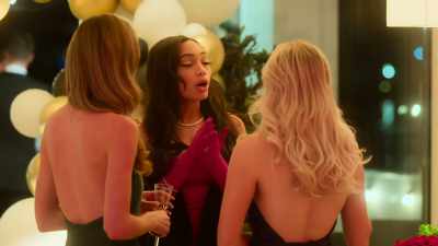 - Oh, my gosh.
- [Rose] Grow up. Get over it. - Selling The OC