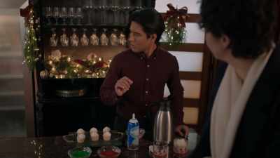 Oh, great. Everything
is all set for tonight. - The 5-Year Christmas Party