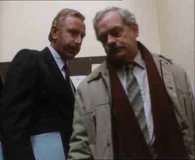 Oh, Guv, Arthur Hanlon
thought you'd want to know, - A Touch of Frost