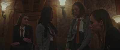 Oh, helina's already
made friends - Seance