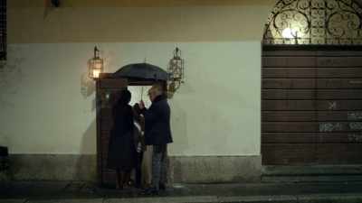 -Oh hello. Buono
sera. Thank you. - Stanley Tucci: Searching for Italy