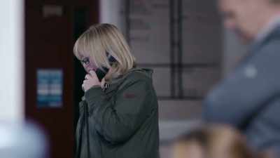 Oh, hello. Hi, it's Julie Connor,
I'm a Detective Sergeant from MIT. - The Detectives: Fighting Organised Crime