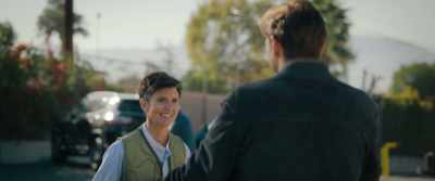 - Oh, here's this guy.
- Look at you! - Your Place or Mine
