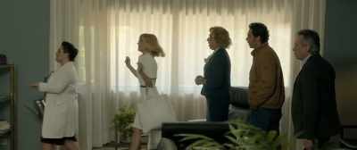 - Oh, he's coming from there.
- Sure, he's a worldwide authority. - Toc Toc