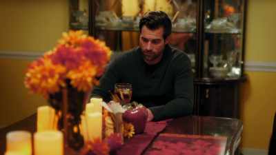 - Oh, he's just a nice guy
who doesn't know who you are. - Snapshot of Love