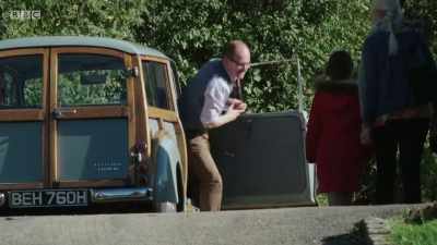 Oh! He's not wearing the jacket! - Shakespeare & Hathaway - Private Investigators