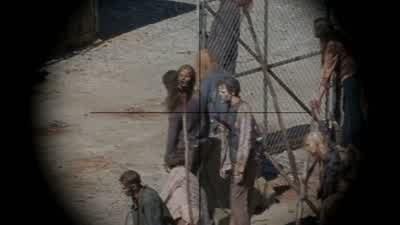 Oh, he's too close. - The Walking Dead