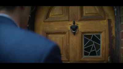 Oh, hey. Come in, I guess.
We're eating. - No Sudden Move