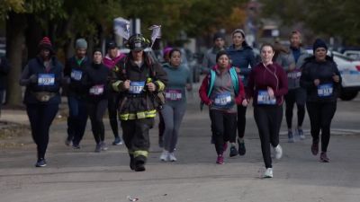 - Oh, hey, here he comes! - Chicago Fire