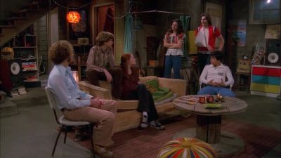OH HEY, LOOK, JACKIE.
IT'S MY FRIENDS, - That '70s Show