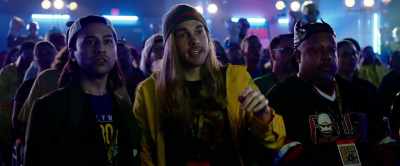 Oh, holy shit. That girl just
pulled a gun on Kevin Smith. - Jay and Silent Bob Reboot