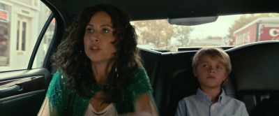 - Oh, honey, look. Look.
- No. Mom, please. - The Wilde Wedding
