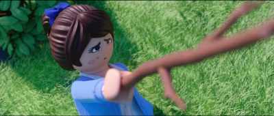 -Oh...huh?
-You look weird. Where are we? - Playmobil: The Movie
