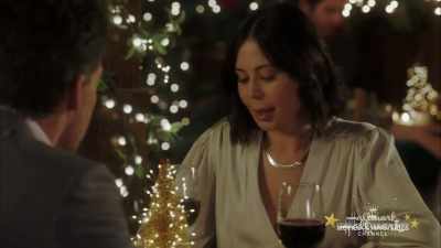 Oh, I had a relationship,
but it didn't work out. - Meet Me at Christmas