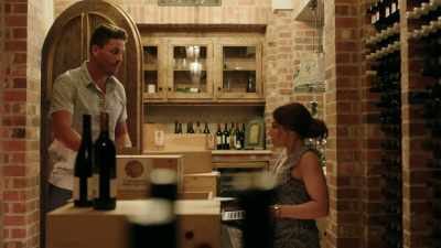 - Oh, I bet they're missing you
at Blanche.
- Find somewhere else. - Two Chefs and a Wedding Cake