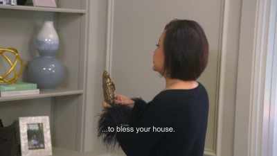 Oh, I bring the Mary
to bless your house. - House of Ho