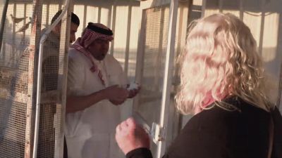 OH, I CAN'T. ALADIN WILL HOLD IT. - 90 Day Fiancé: The Other Way
