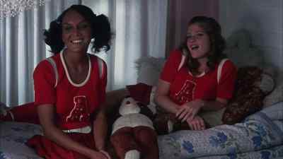 Oh, I can't wear these. - The Cheerleaders