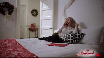 Oh, I do remember you being
pretty good at making wreaths. - Christmas at Graceland: Home for the Holidays