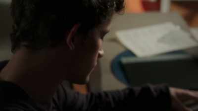 ♪ Oh I don't wanna stay ♪ - Pretty Little Liars: The Perfectionists