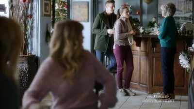 Oh, I... I can't remember
their names - Time for You to Come Home for Christmas