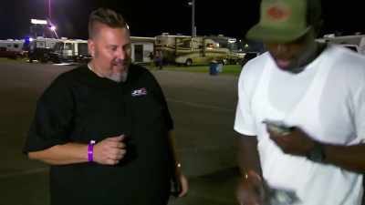 - Oh, I love that money.
- [grunts] - Street Outlaws No Prep Kings Team Attack