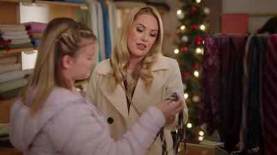 Oh, I really like that.
That's very classy. - Unwrapping Christmas: Tina's Miracle