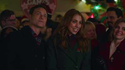 - Oh, I think that Sami likes it.
- I think she loves it. - Operation Mistletoe