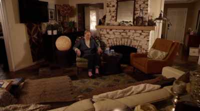 Oh, I wonder if
she left something. - The House On The Hill
