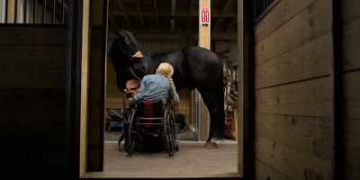 ♪ Oh, I would fall back
thinking you worried ♪ - Walk  Ride  Rodeo