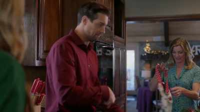 Oh, I'll, uh, I'll be...
Shannon. - Christmas on the Menu