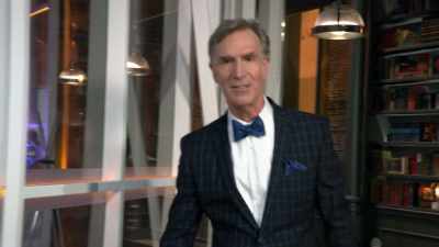 Oh, I'm back, talking science again
with a new show and a new lab. - Bill Nye Saves the World