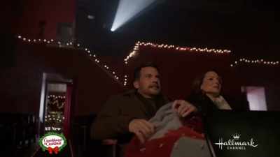 - Oh, I'm so excited
to get everybody back in here. - Sister Swap: A Hometown Holiday
