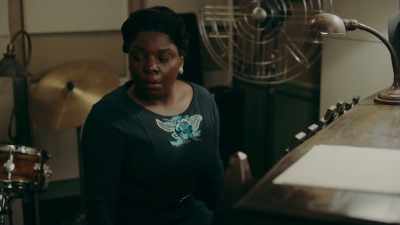 ♪ oh, I'm gonna move on up... ♪ - Robin Roberts Presents: Mahalia