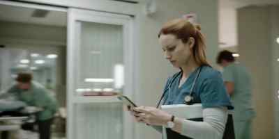 - Oh, I'm sorry, I'm just...
- Texting and walking? - Transplant