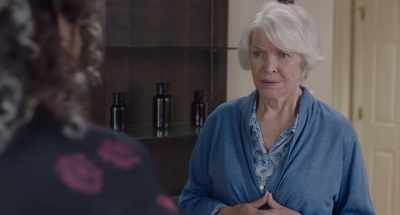 - Oh, I'm so sorry.
- Thank you. - Queen Bees