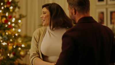 - Oh, I'm sure I'll like it.
(laughter) - Mom's Christmas Boyfriend