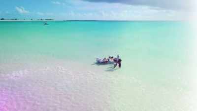 - Oh, this is so gorgeous.
Beautiful, guys. - The Real Housewives Ultimate Girls Trip