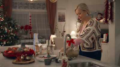 Oh, is this the
Christmas Committee scrapbook? - Holiday Mismatch