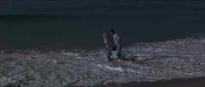 Oh, isn't it wonderful?
The water's so beautiful. - Beach Blanket Bingo