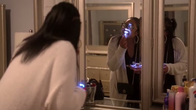 - Oh it's giving flashlight, glossy. - A Body to Kill For