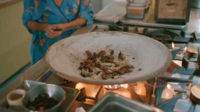 Oh, it's smoking.
- [laughs] - Eva Longoria: Searching for Mexico