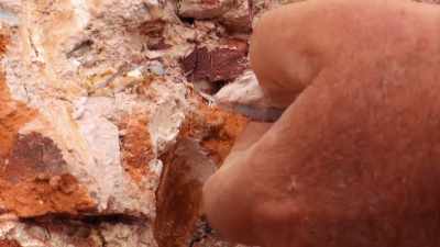 Oh! I've just hit something.
See? Look at that. That's opal. - Outback Opal Hunters