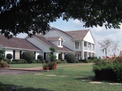 Oh, J.R.
Thank God you're safe. - Dallas